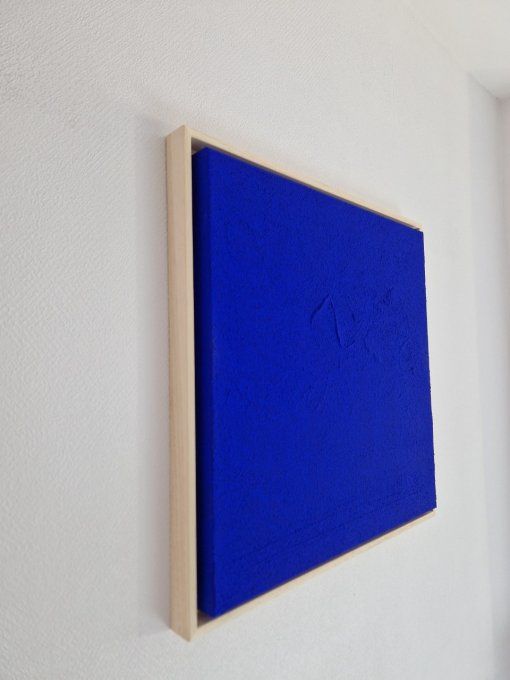 MONOCHROME BLEU ELECTRIQUE
